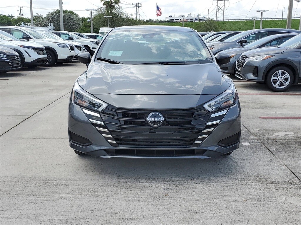 2025 Nissan Versa 1.6 S photo 2
