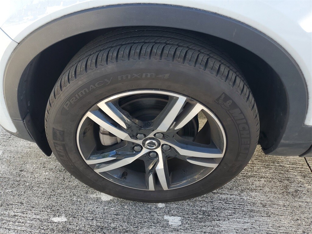 2024 Volvo XC40 Core photo 2