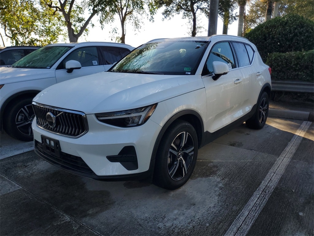 Certified 2025 Volvo XC40 B5 Core Bright Theme SUV