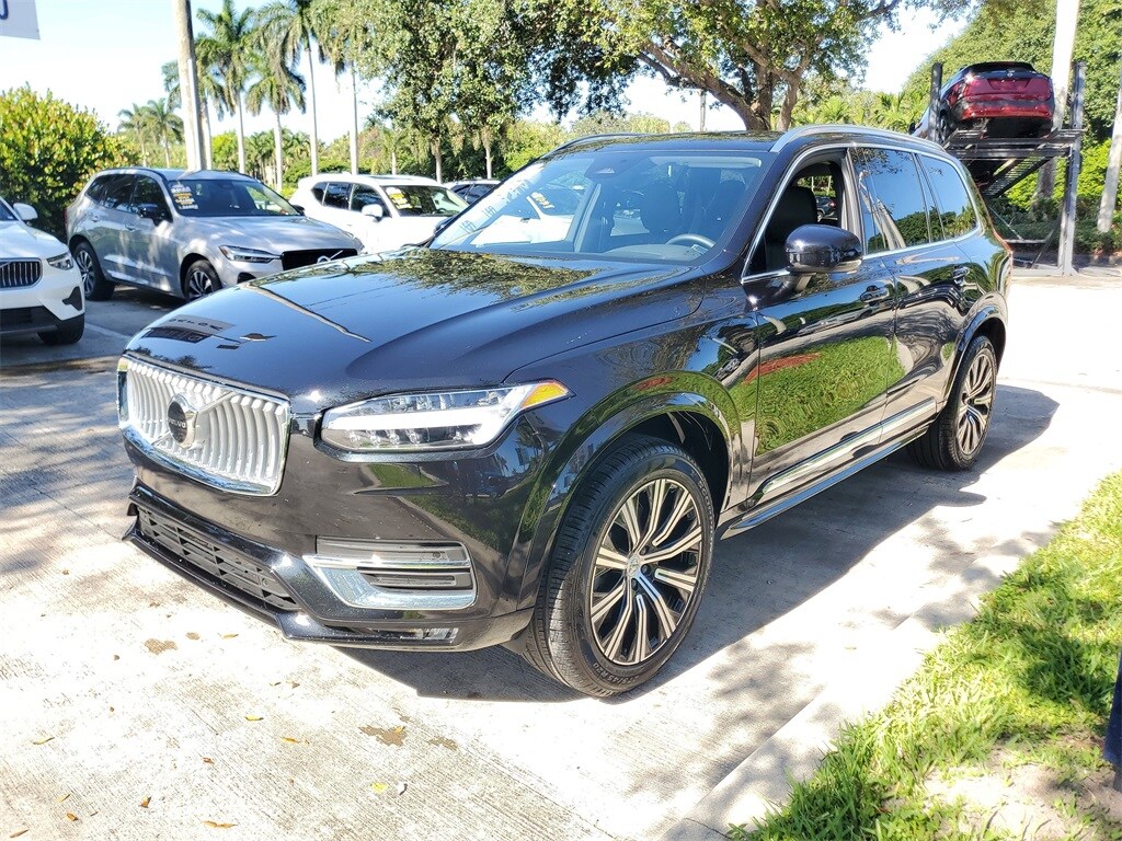 2025 Volvo XC90 B5 Core photo 3