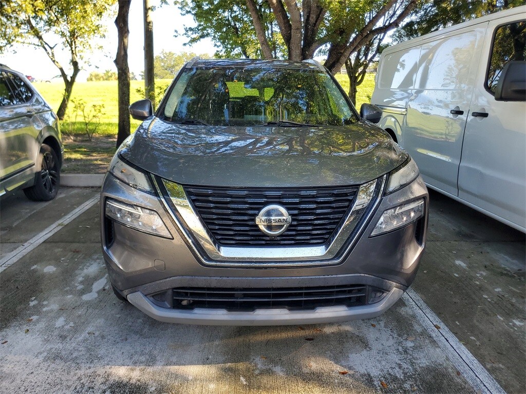 2021 Nissan Rogue SV photo 2
