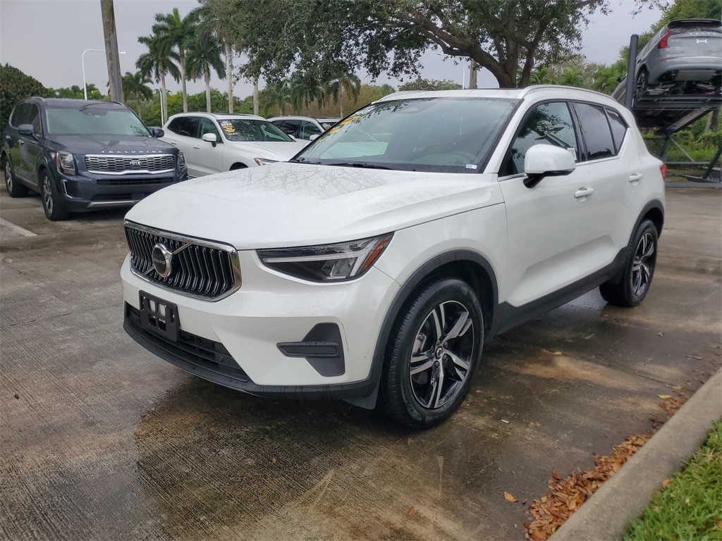 Certified 2025 Volvo XC40 B5 Core Bright Theme SUV