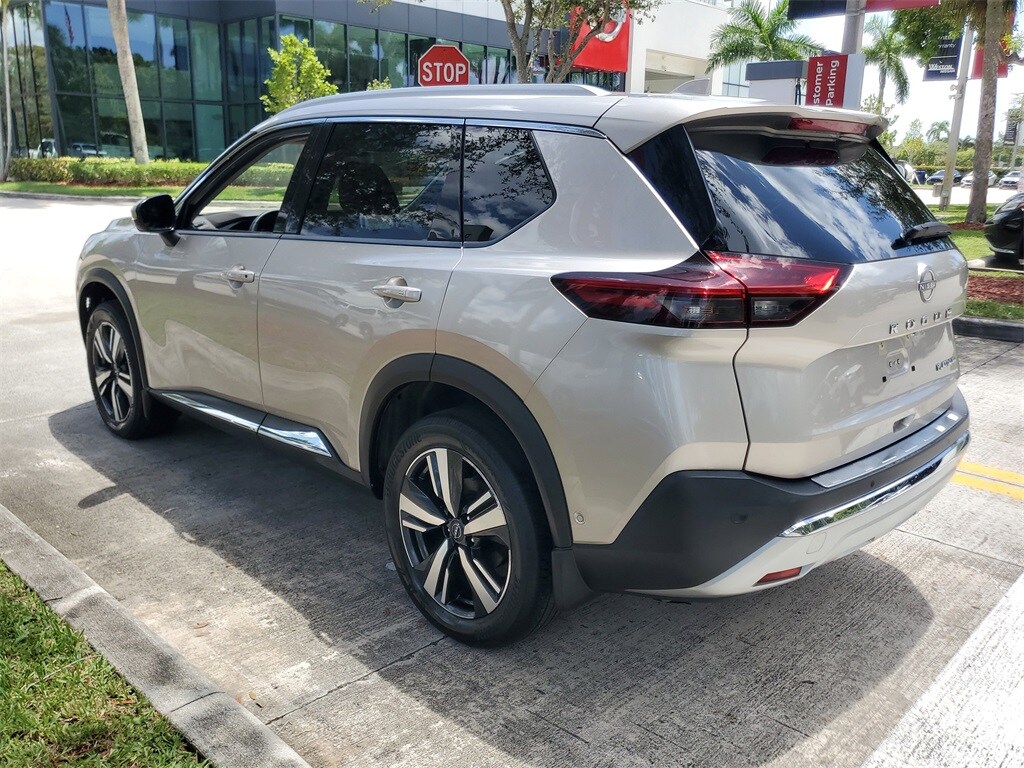 2022 Nissan Rogue Platinum photo 3