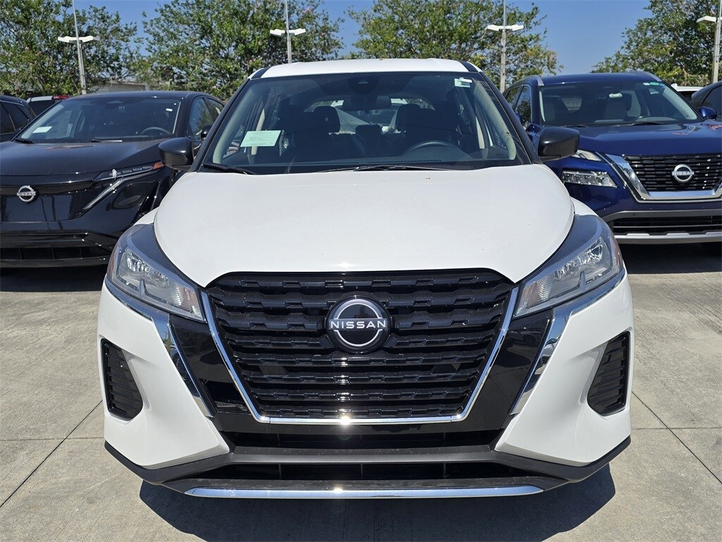 2025 Nissan Kicks Play S photo 2