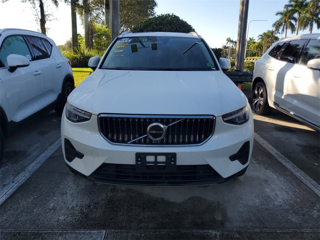 Certified 2025 Volvo XC40 B5 Core Bright Theme SUV