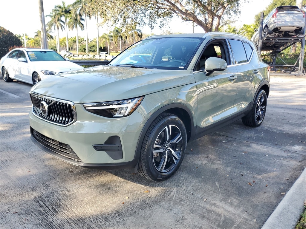 Certified 2024 Volvo XC40 B5 Core SUV