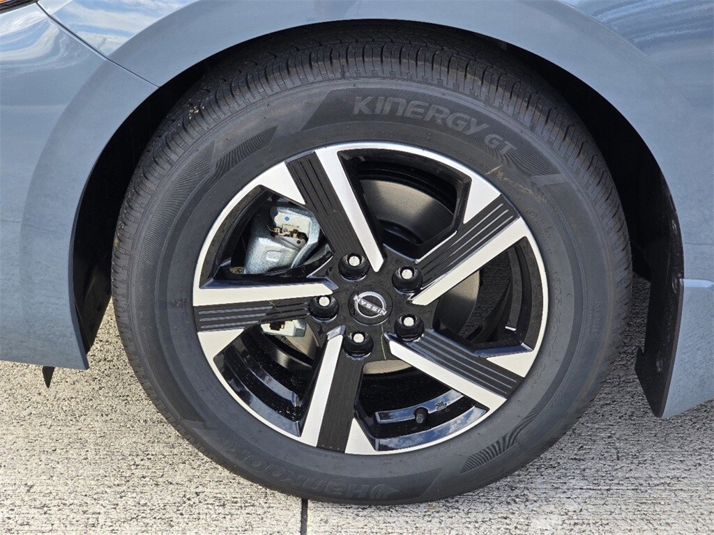 2025 Nissan Sentra SV photo 4