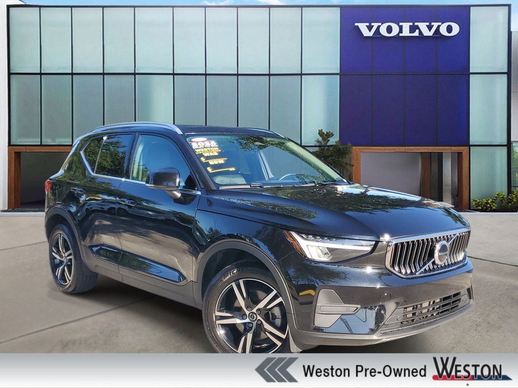2025 Volvo XC40
