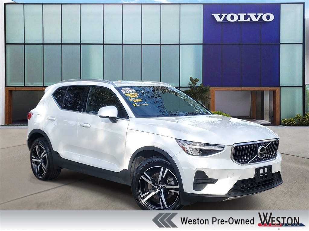 Certified 2025 Volvo XC40 B5 Core SUV