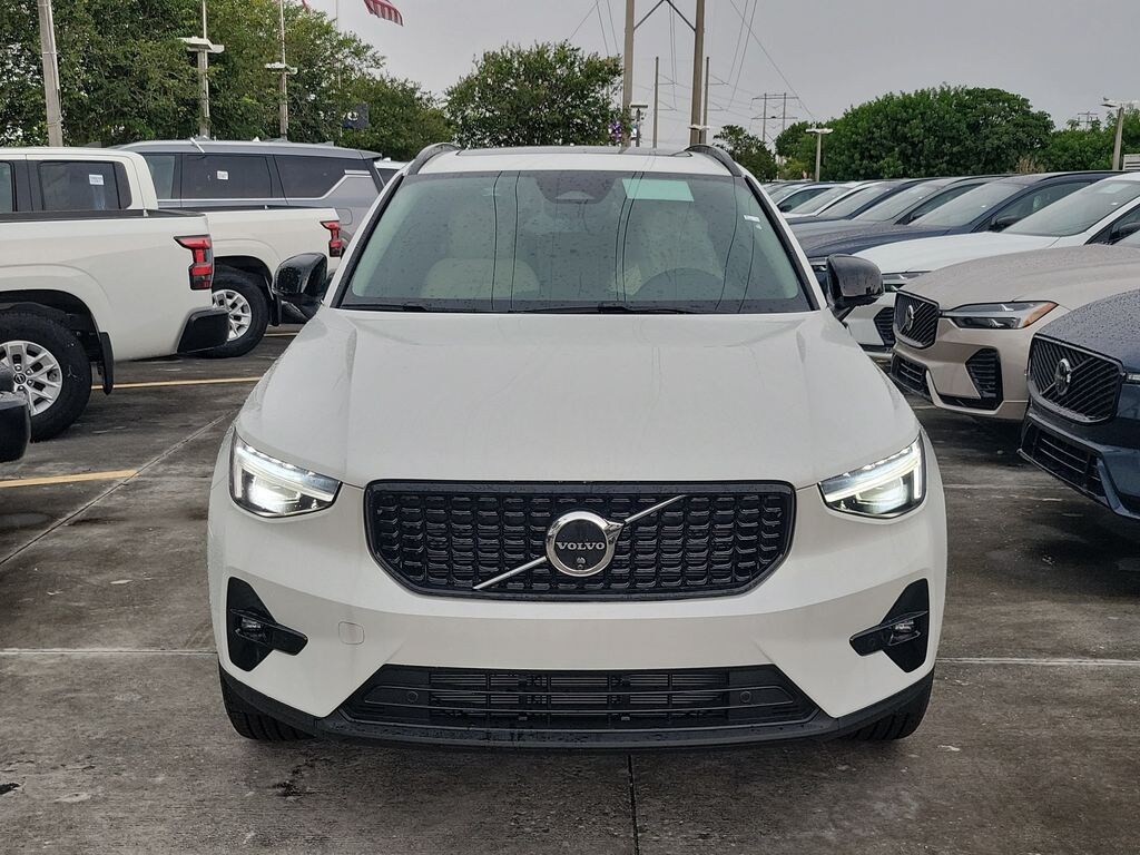 New 2026 Volvo XC40 B5 Plus SUV
