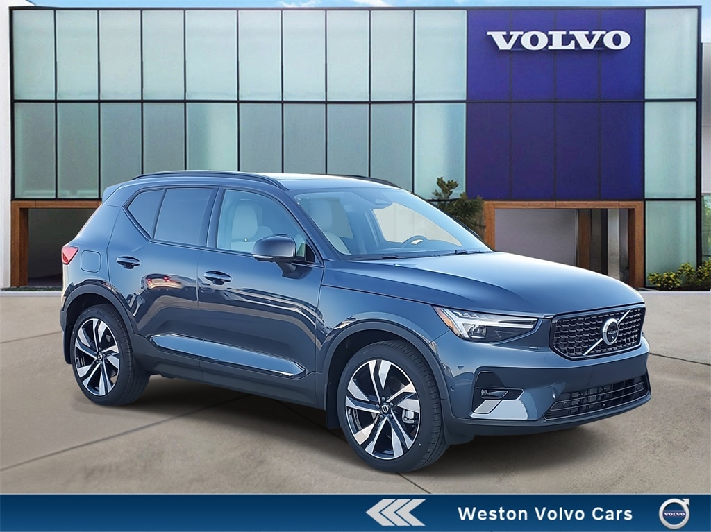 New 2026 Volvo XC40 B5 Ultra SUV