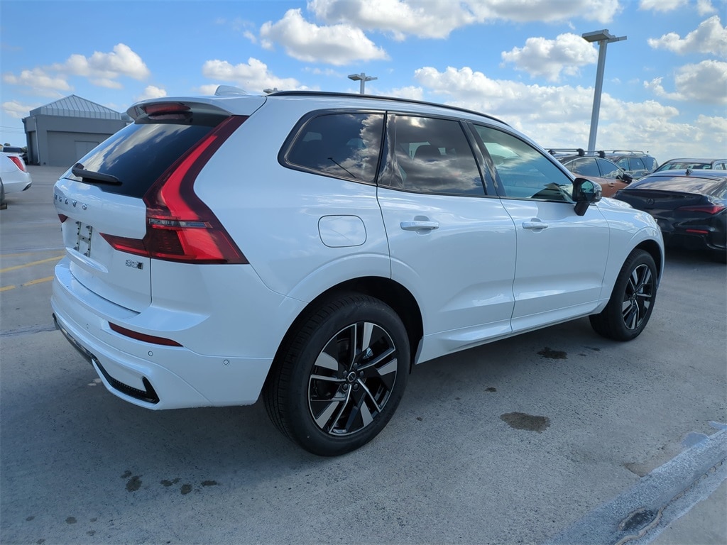 New 2026 Volvo XC60 B5 Plus SUV