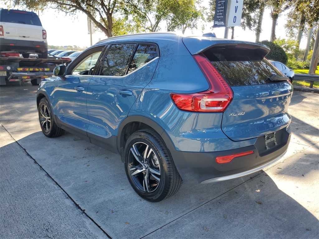 Certified 2025 Volvo XC40 B5 Core SUV