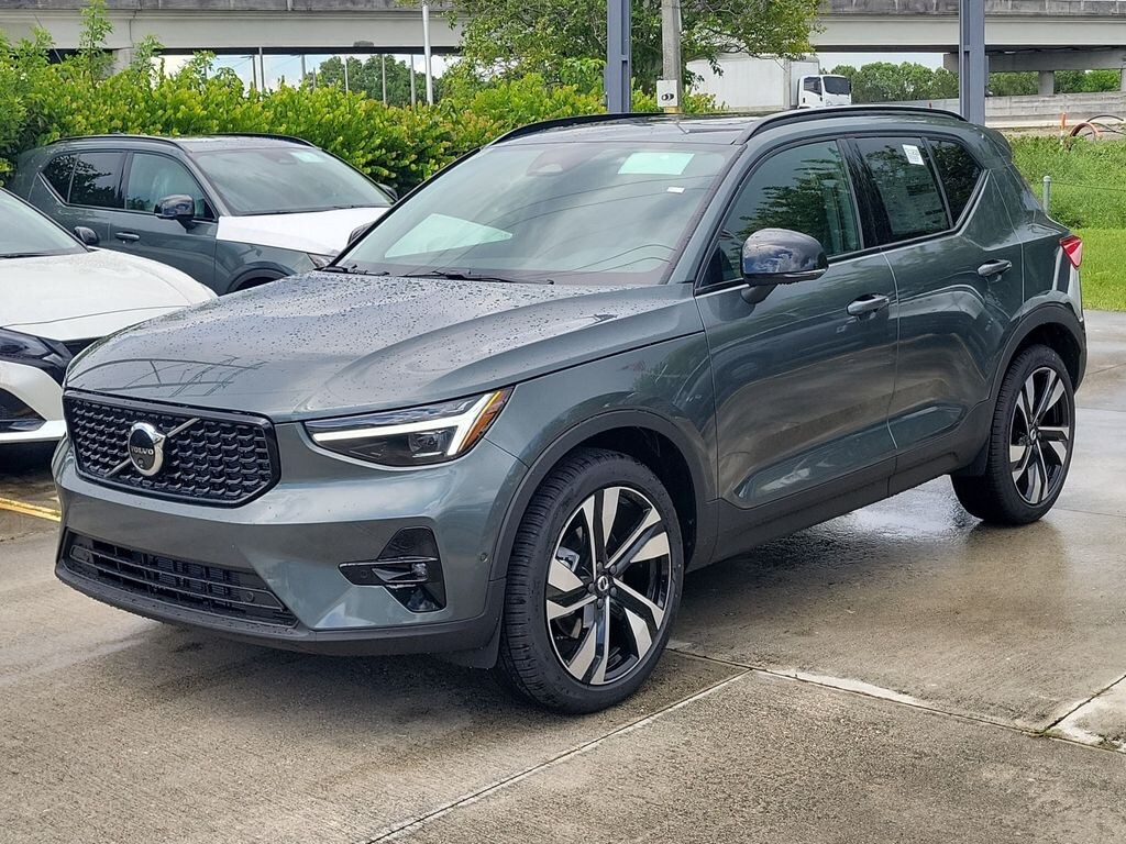 New 2026 Volvo XC40 B5 Plus SUV