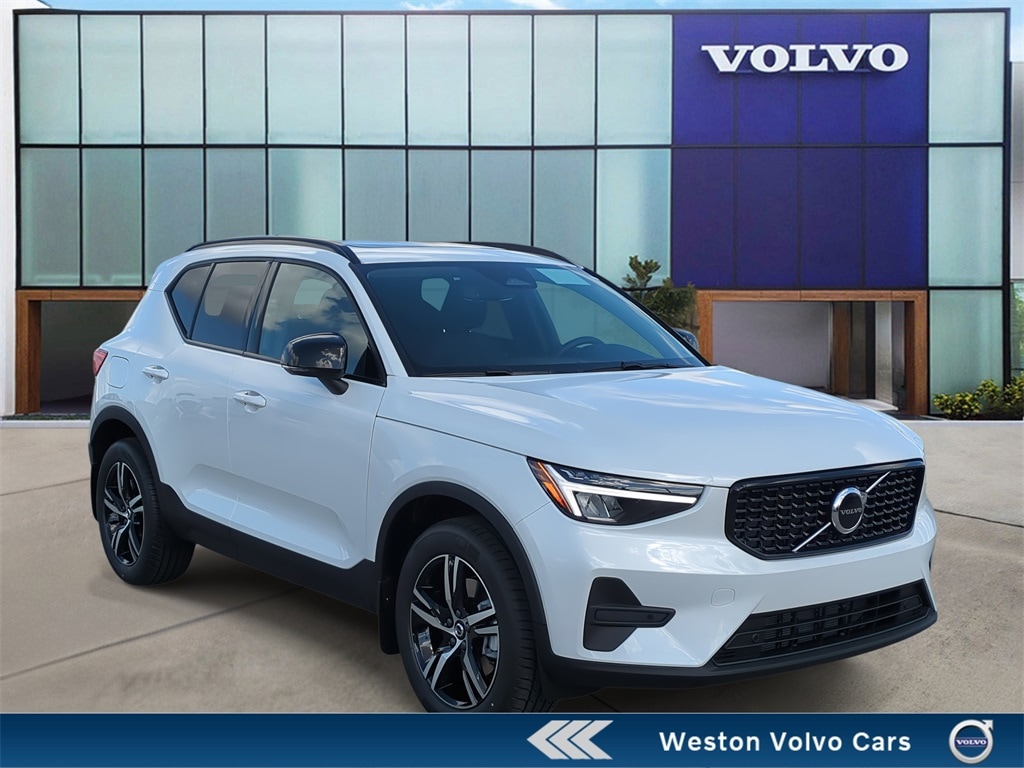 New 2026 Volvo XC40 B5 Core SUV
