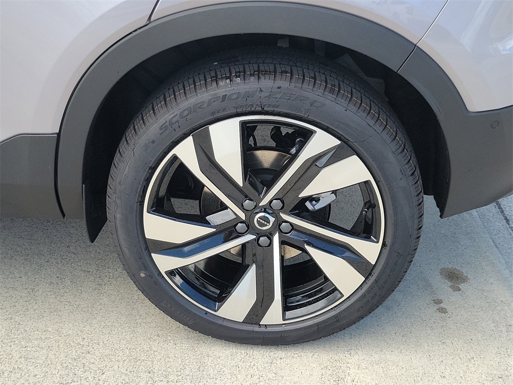 New 2026 Volvo XC40 B4 Plus SUV