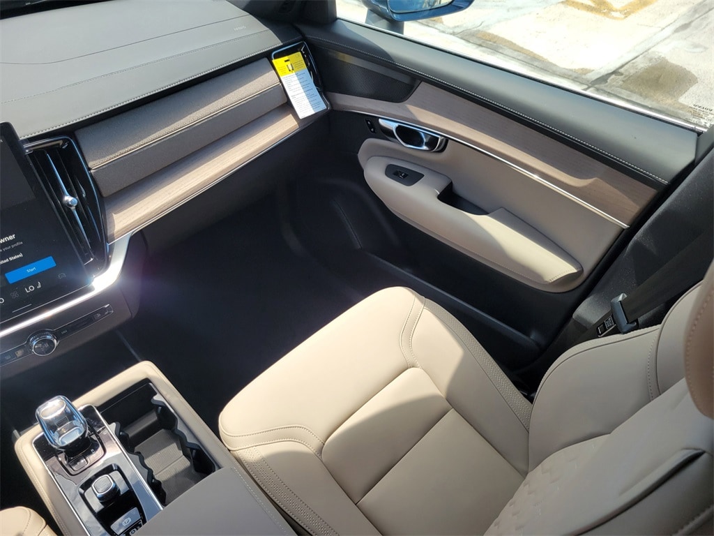 2026 Volvo XC90 Plus - Photo 8