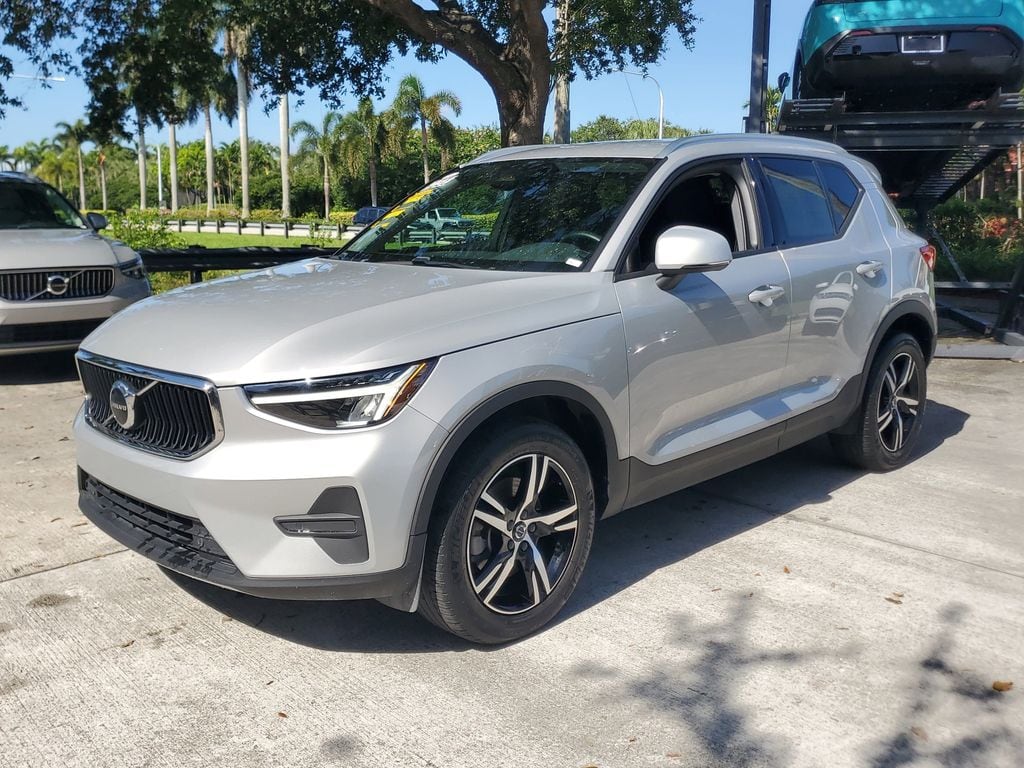 Certified 2023 Volvo XC40 B4 Core SUV