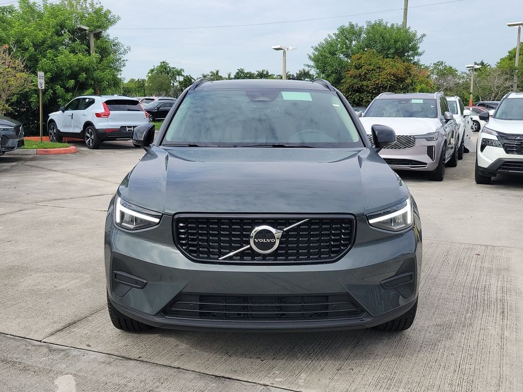 New 2026 Volvo XC40 B5 Core SUV