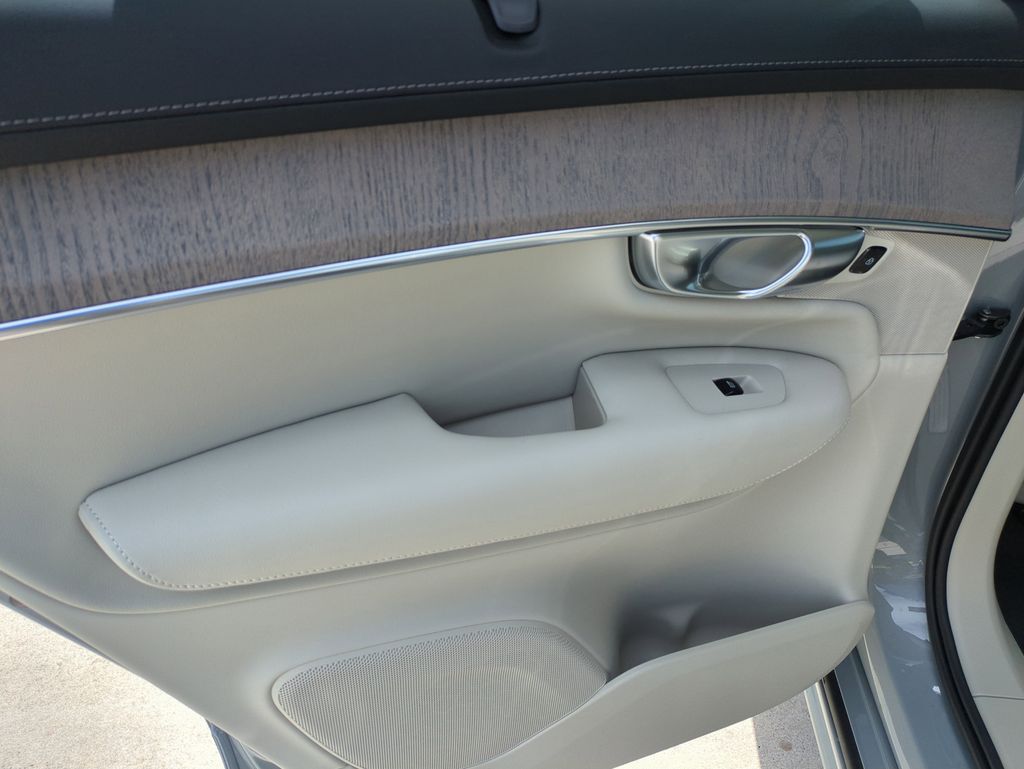 2026 Volvo XC90 Ultra - Photo 9