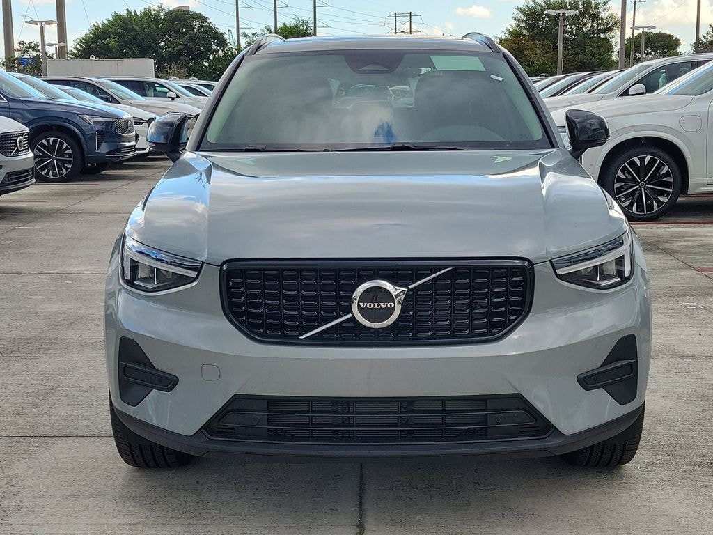 New 2026 Volvo XC40 B4 Core SUV