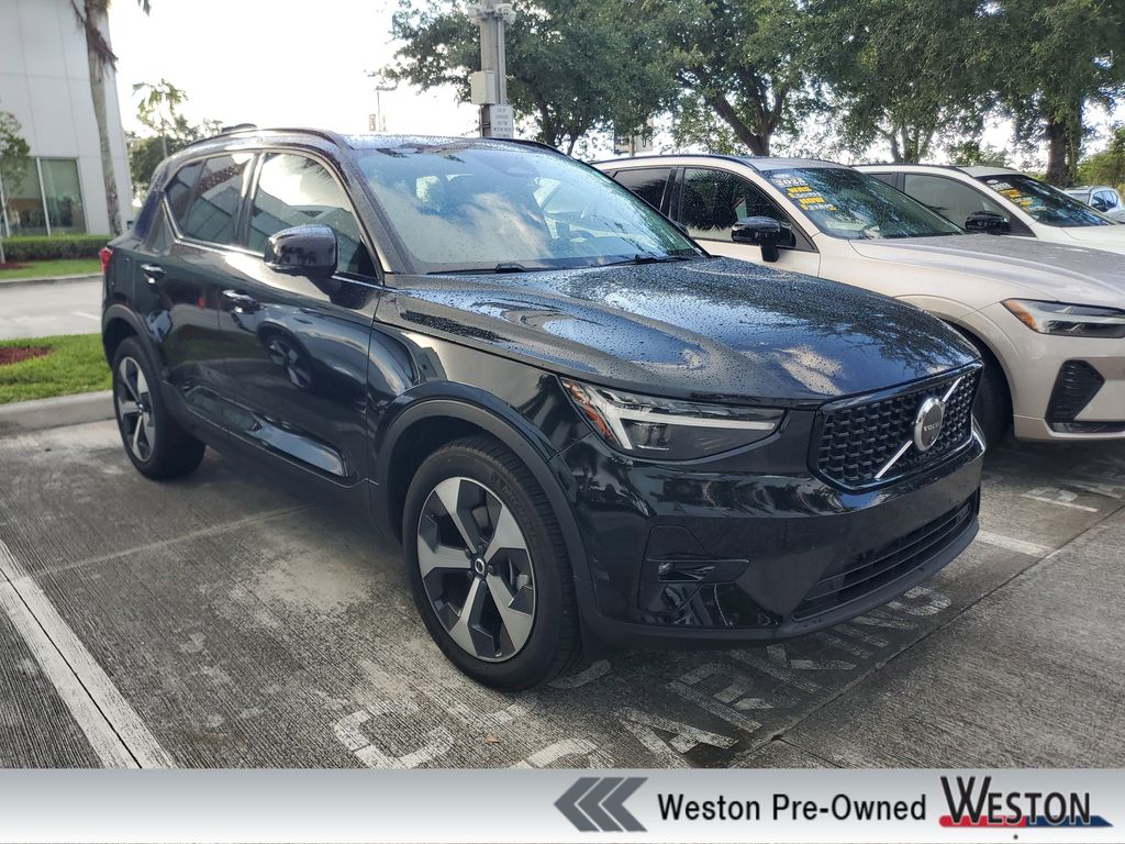 2026 Volvo XC40 B5 Plus Dark AWD's photo