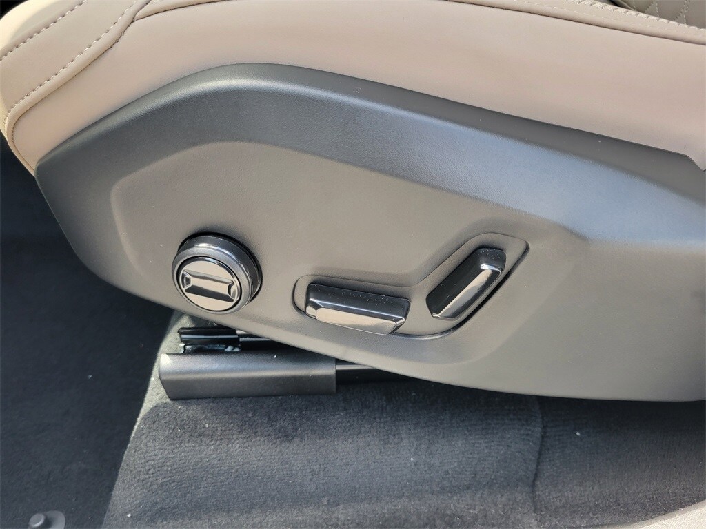 2026 Volvo XC90 Plus - Photo 11