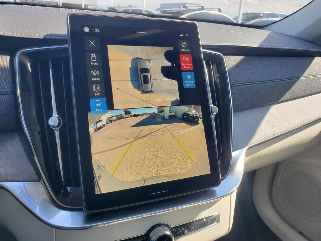 2026 Volvo XC90 Ultra - Photo 14
