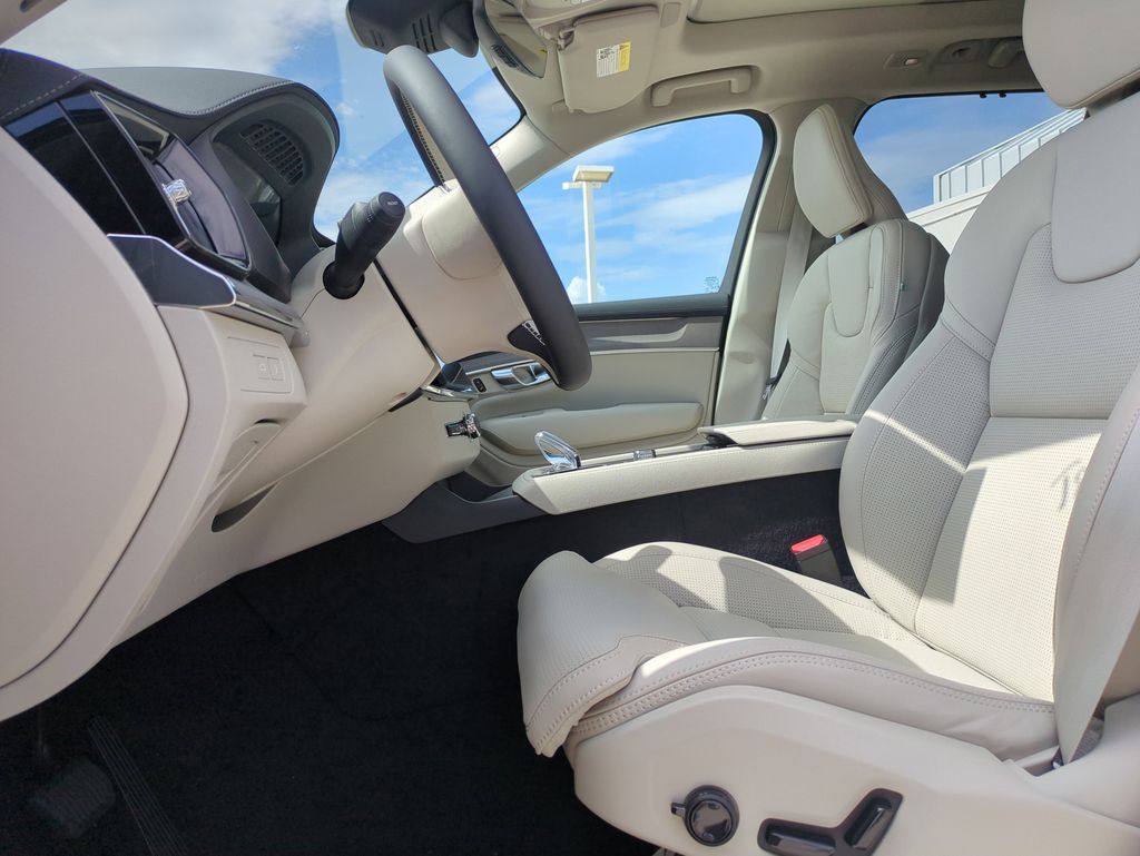 2026 Volvo XC90 Ultra - Photo 13