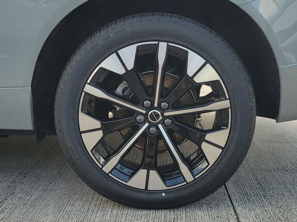 New 2026 Volvo XC60 B5 Plus SUV
