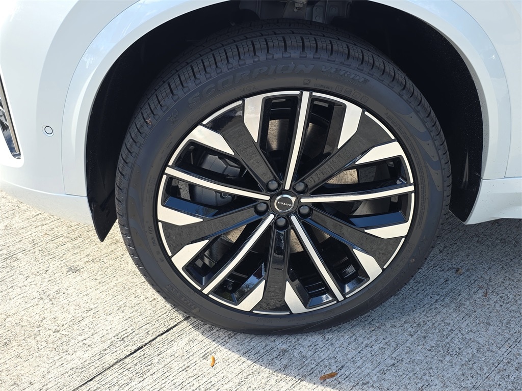 New 2026 Volvo XC90 plug-in hybrid T8 Plus 7-Seater SUV