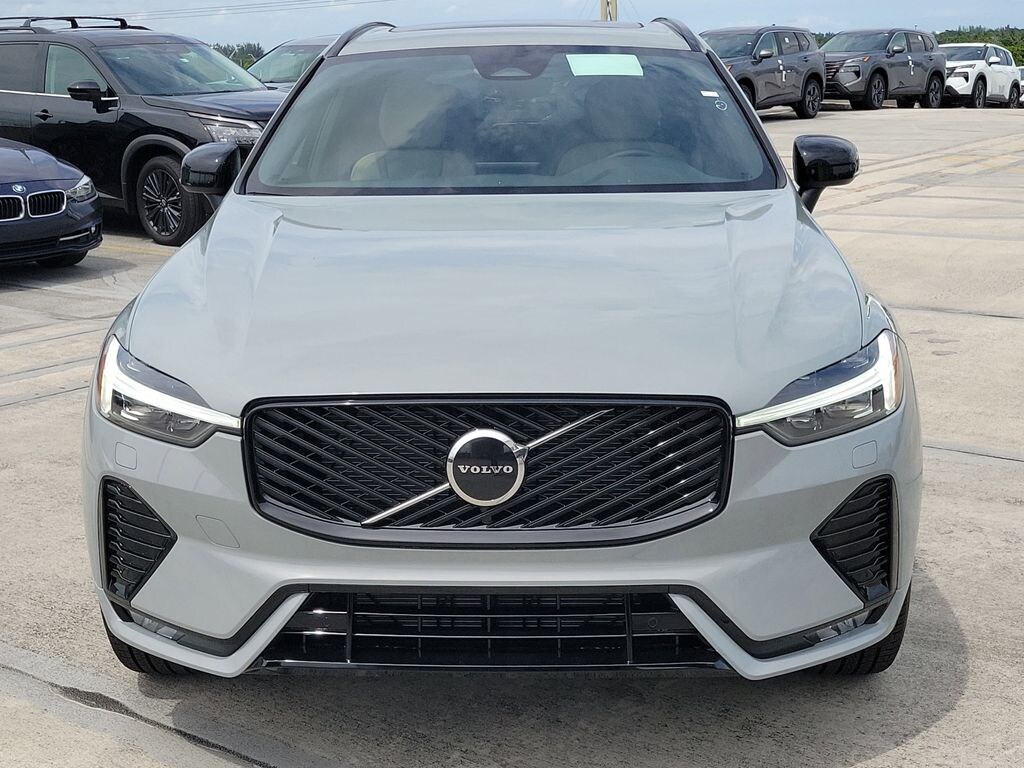 New 2026 Volvo XC60 B5 Core SUV