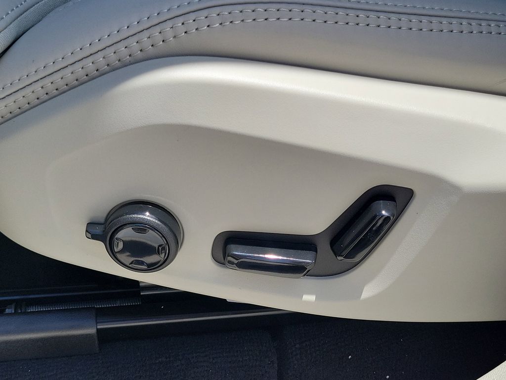 2026 Volvo XC60 Ultra - Photo 10