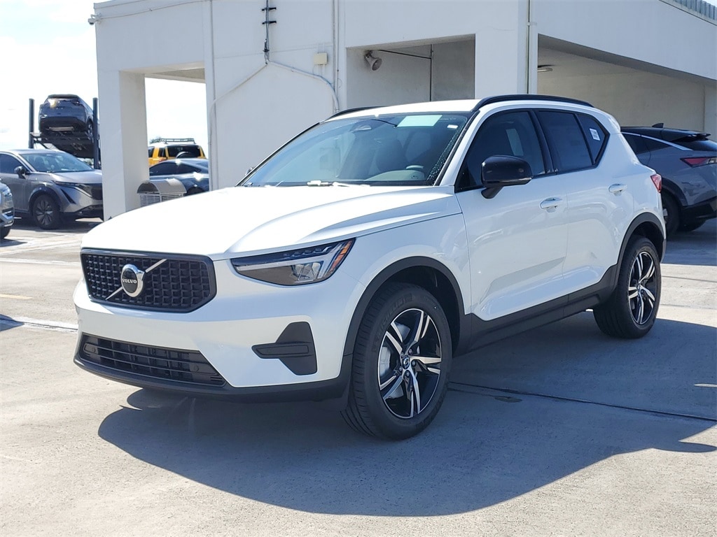 New 2026 Volvo XC40 B5 Core SUV