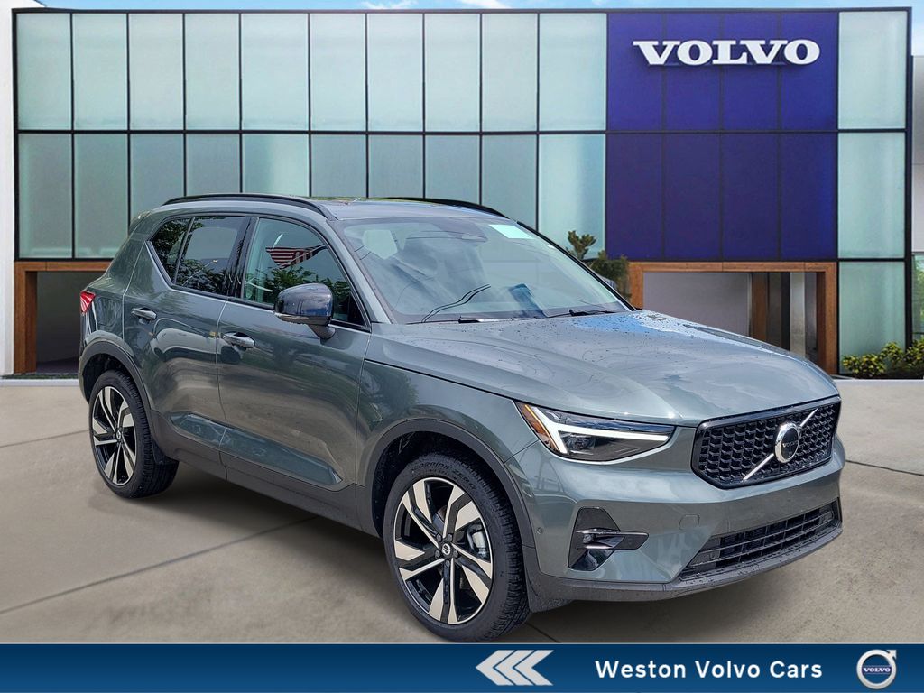 2026 Volvo XC40