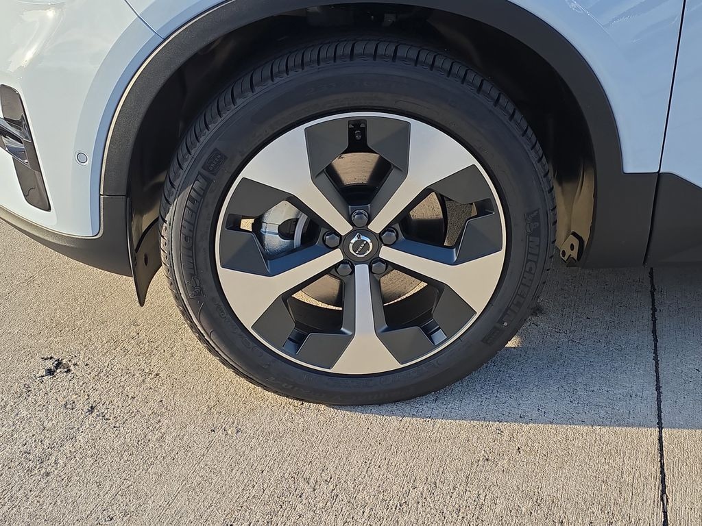 New 2026 Volvo XC40 B5 Plus SUV