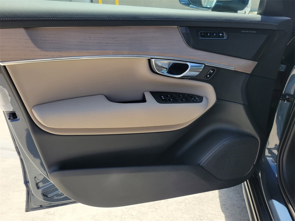 2026 Volvo XC90 Plus - Photo 12