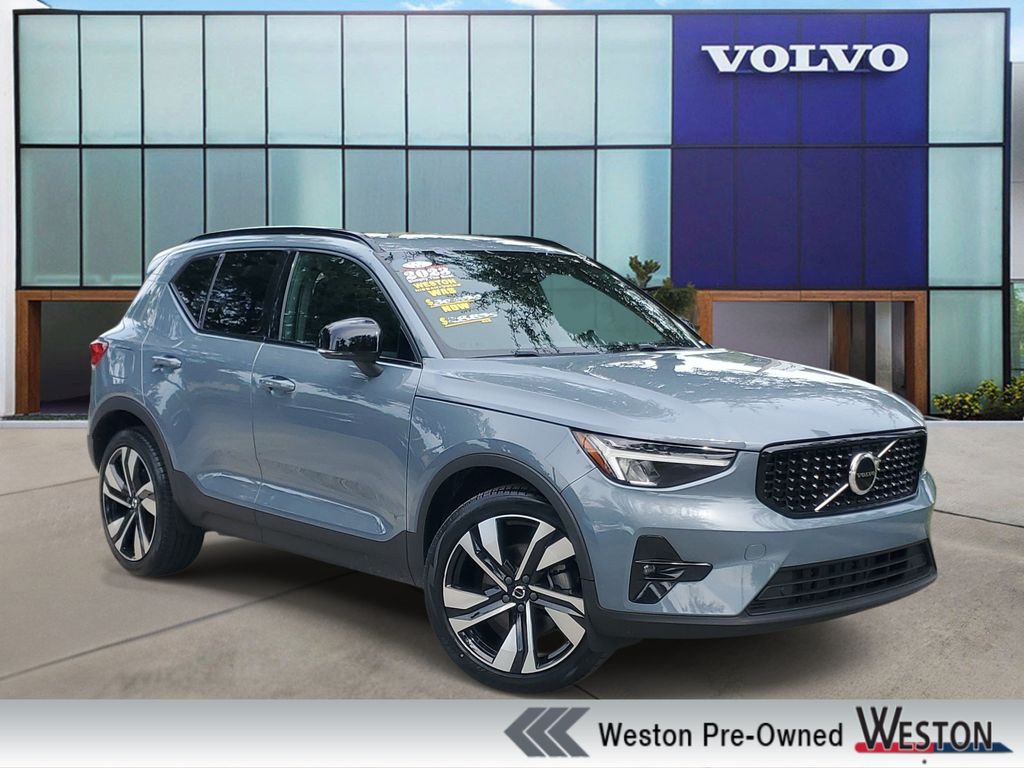 2023 Volvo XC40