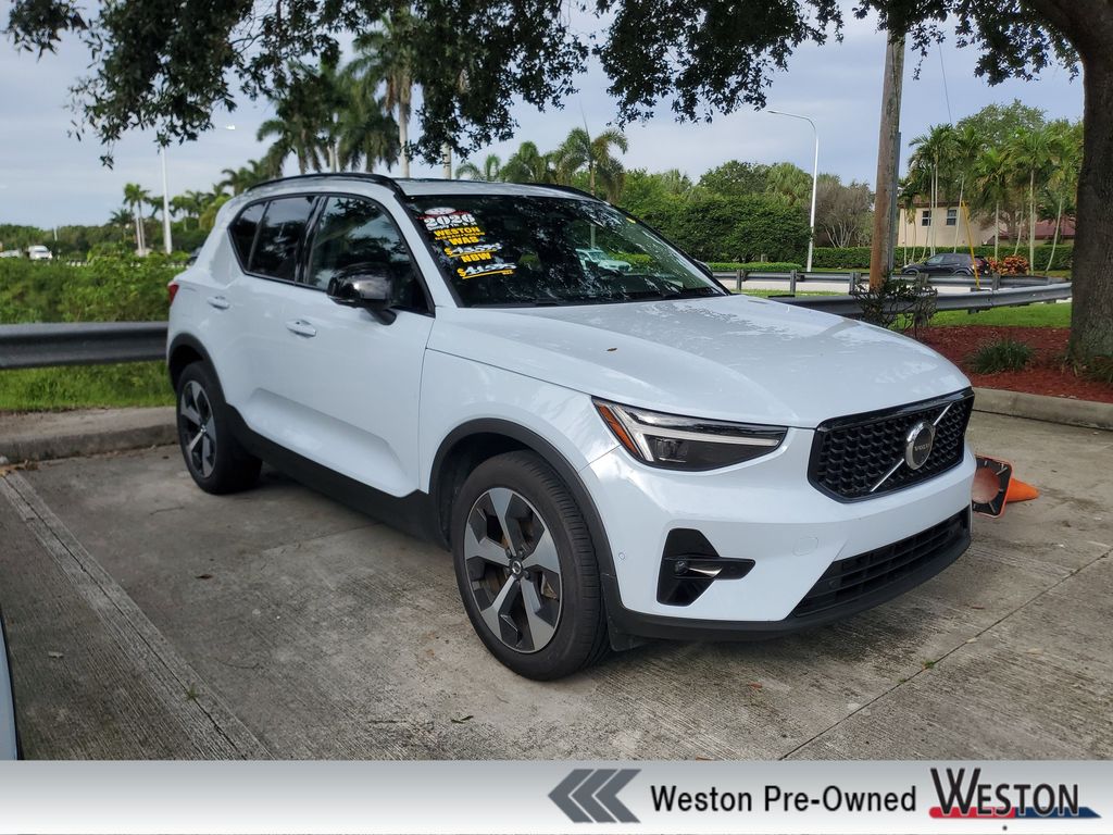2026 Volvo XC40 B5 Plus Dark AWD's photo