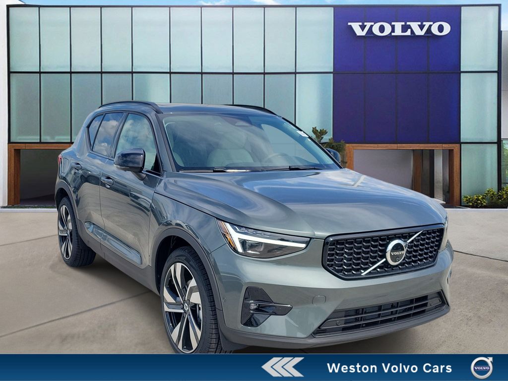 2026 Volvo XC40