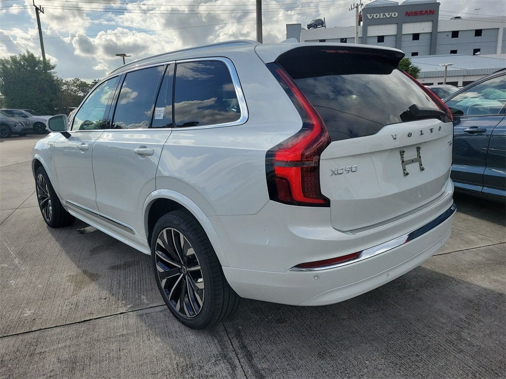 New 2026 Volvo XC90 plug-in hybrid T8 Core SUV