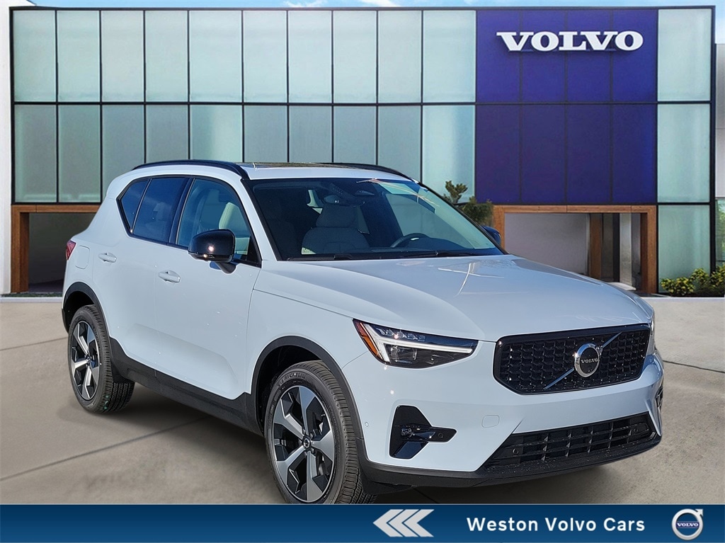 2026 Volvo XC40 Plus's photo