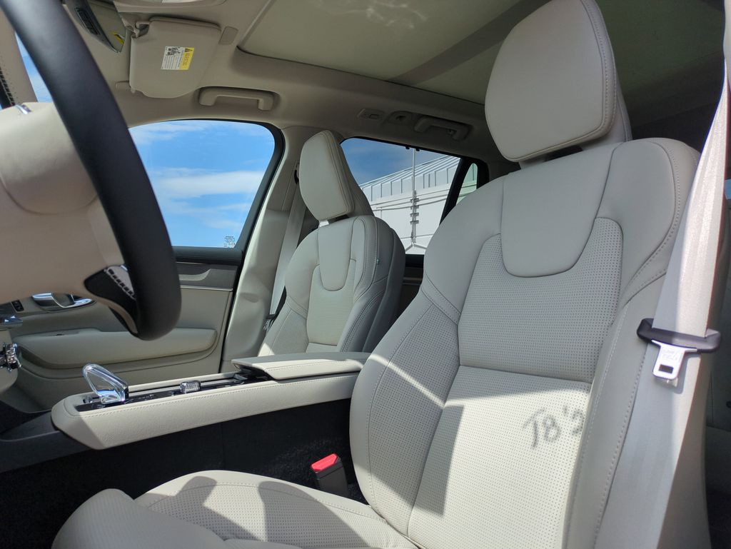 2026 Volvo XC90 Ultra - Photo 14