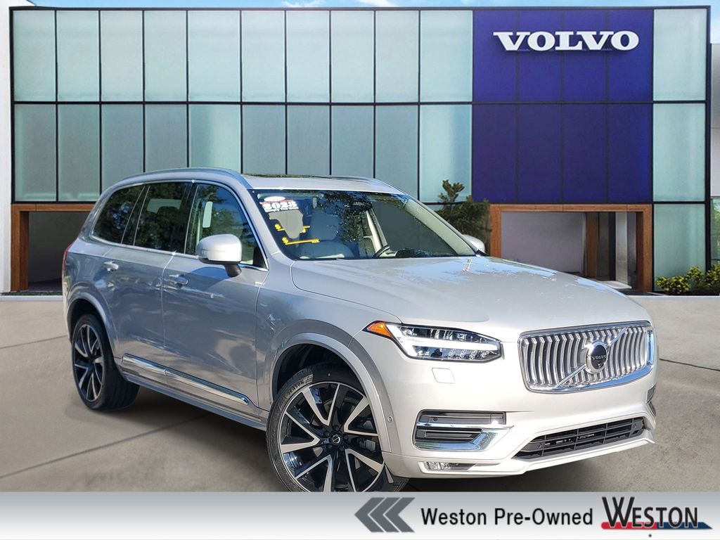 2023 Volvo XC90 B5 Plus 4WD's photo