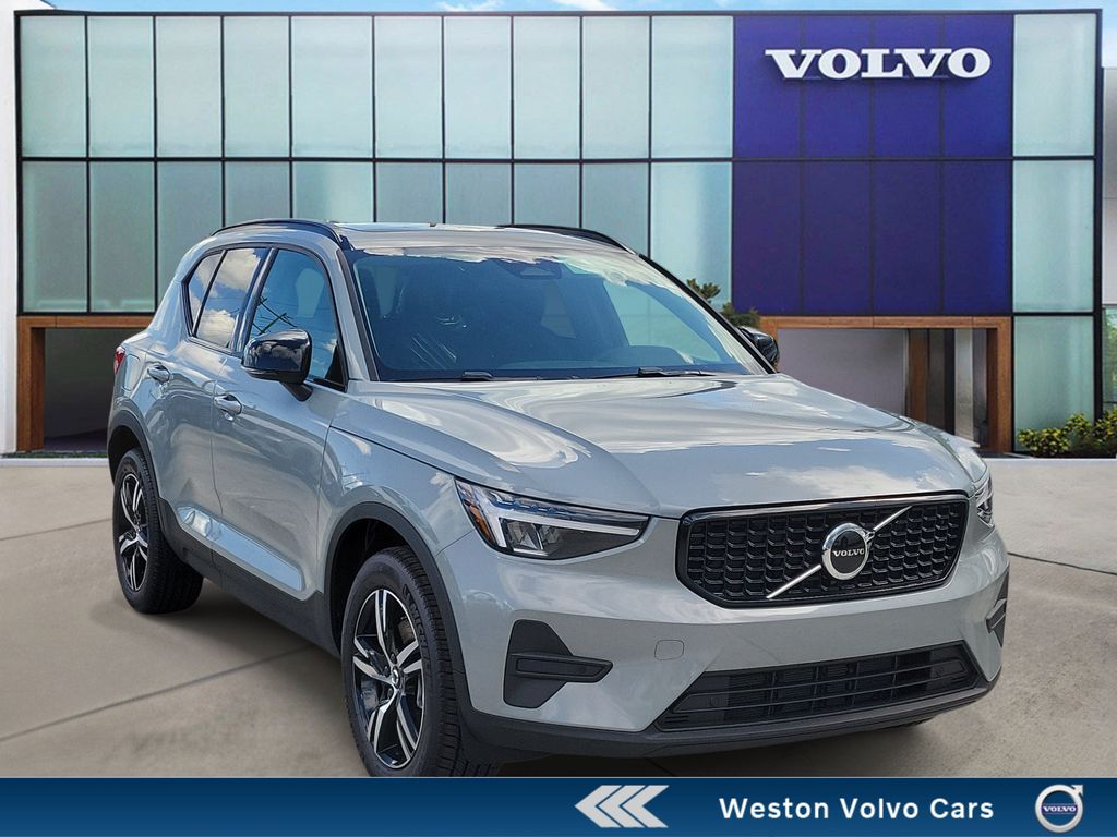 2026 Volvo XC40 SUV 