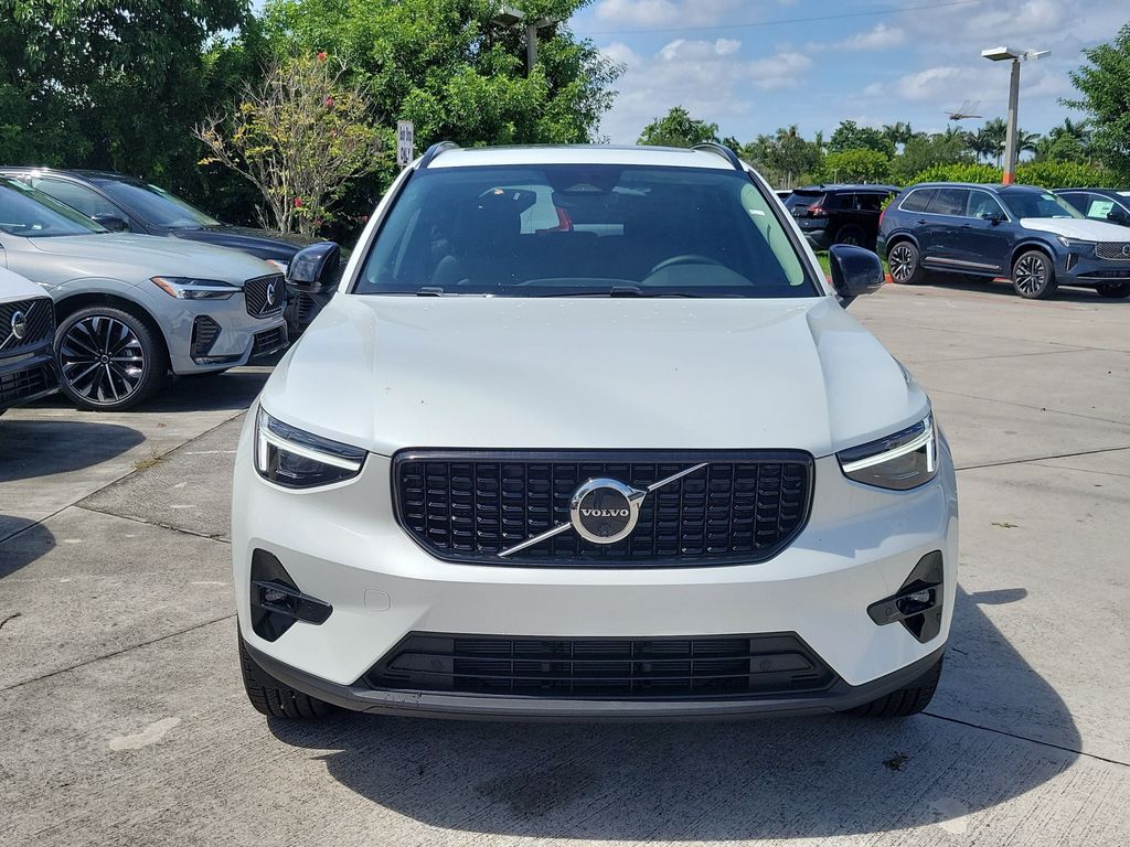 New 2026 Volvo XC40 B5 Plus SUV