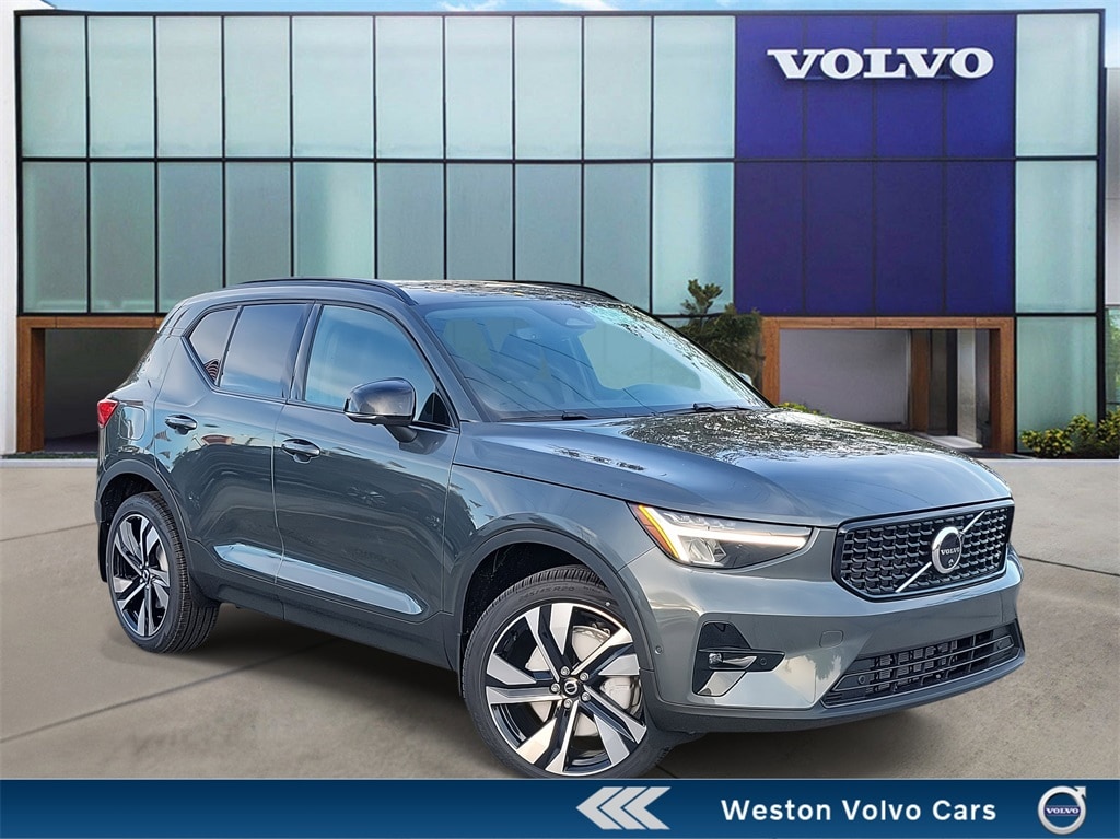 New 2026 Volvo XC40 B4 Plus SUV