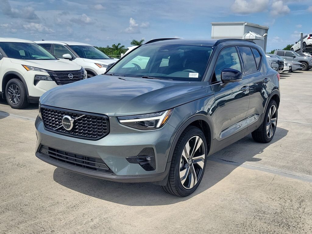 New 2026 Volvo XC40 B5 Plus SUV