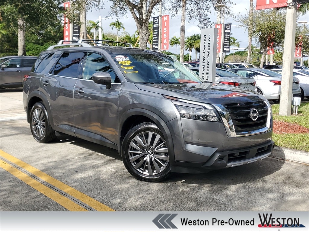 2025 Nissan Pathfinder SL's photo