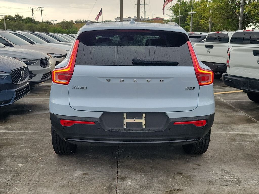 New 2026 Volvo XC40 B5 Plus SUV